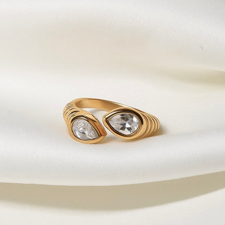 Bague ajustable dorée en acier inoxydable pierres blanches | Adriana