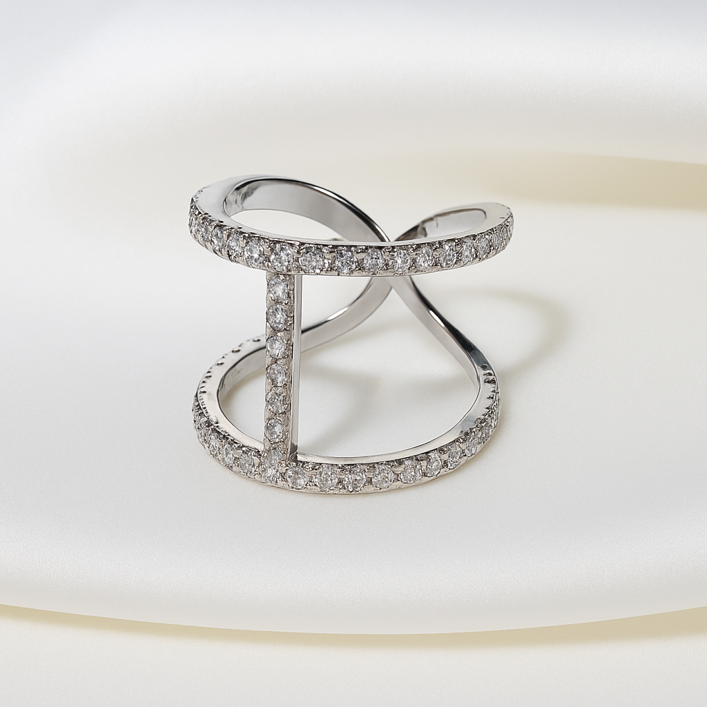 Bague en acier inoxydable argentée avec pierres blanches | Blanche