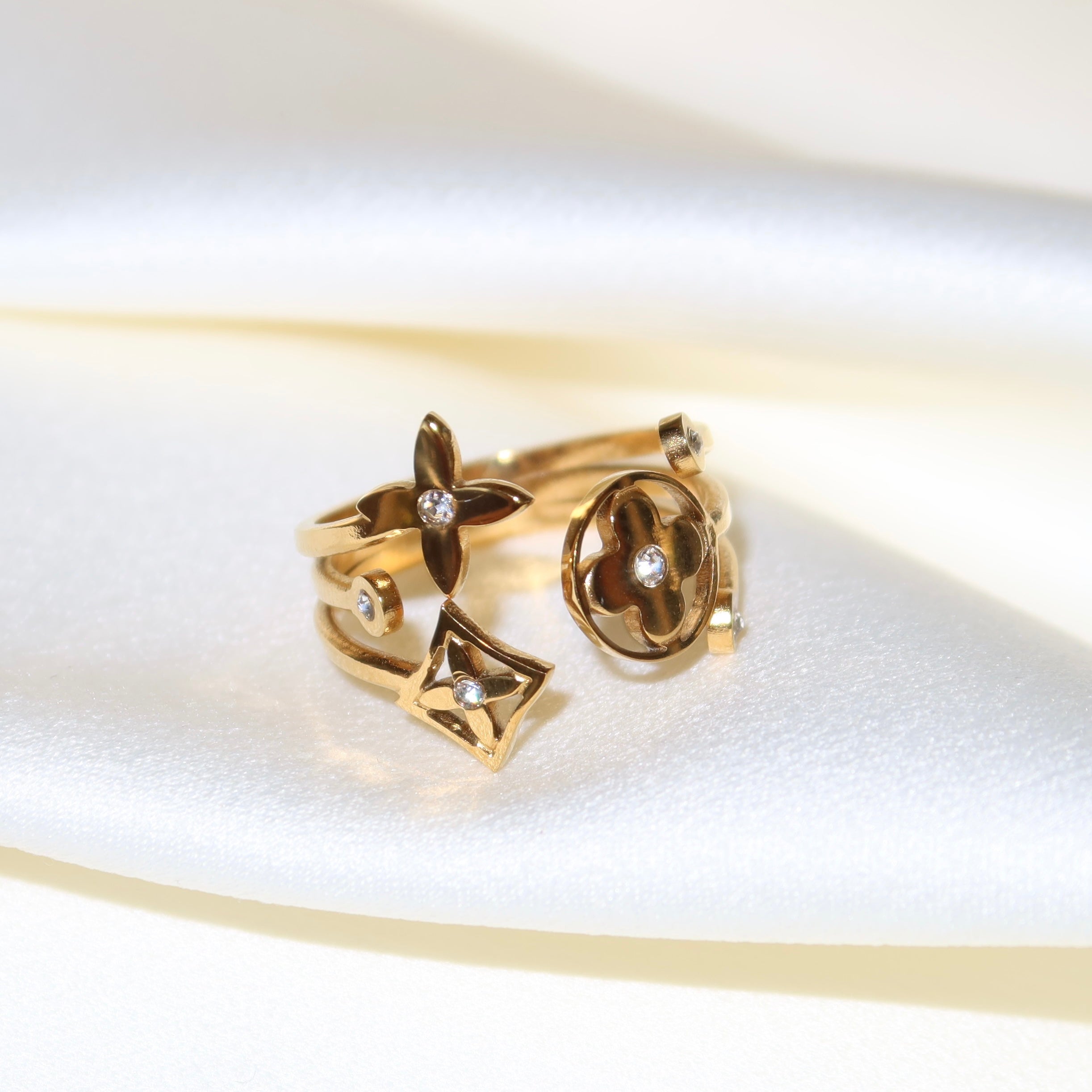 Bague ajustable dorée trèfles et étoiles en acier inoxydable | Thelma