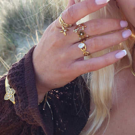 Bague dorée en acier inoxydable pierre scintillante | Camélia